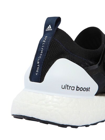"ULTRA BOOST"运动鞋展示图