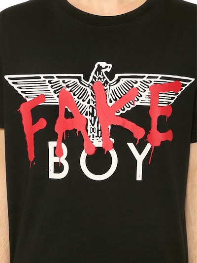 "BOY FAKE"印图平纹T恤展示图