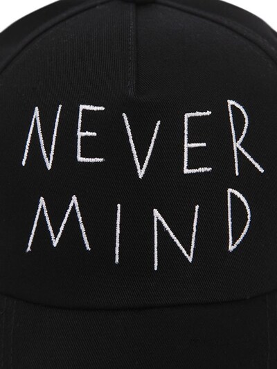 "NEVER MIND"破洞棒球帽展示图