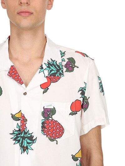 水果印图开领衬衫展示图