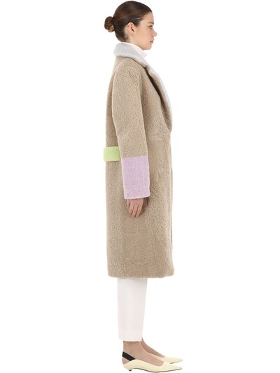 FEBBE PASTEL SHEARLING COAT展示图