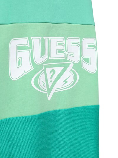 “GUESS X J BALVIN”撞色马甲展示图