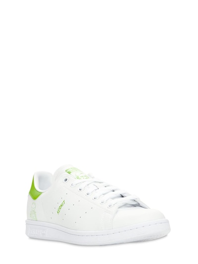 “PRIMEGREEN KERMIT STAN SMITH”运动鞋展示图