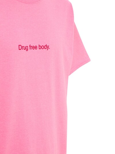 “DRUG FREE BODY”棉质T恤展示图